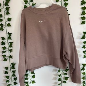 This is a cute oversized crew neck that i have never worn.